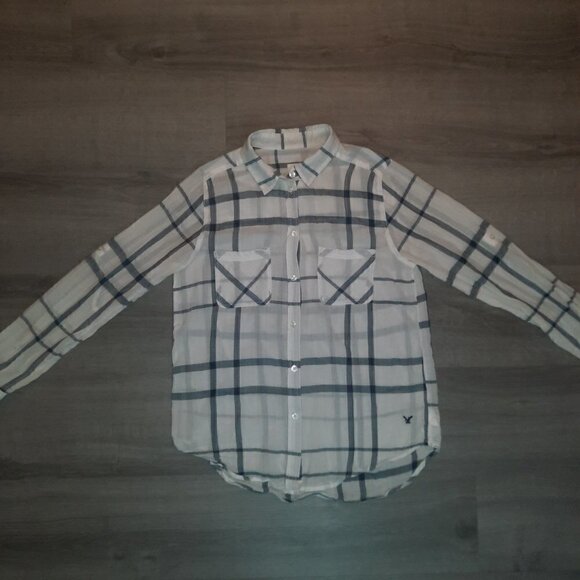 American Eagle Vintage Boyfriend Fit Plaid Button Up Long Sleeve - Picture 2 of 6